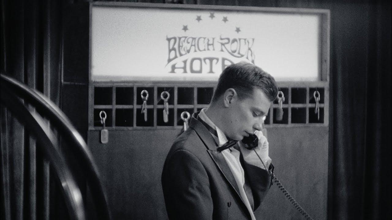 BEACH ROCK HOTEL Trailer