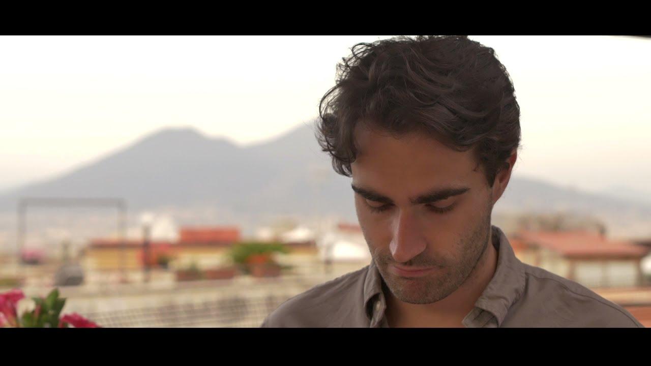 Tra le righe Trailer