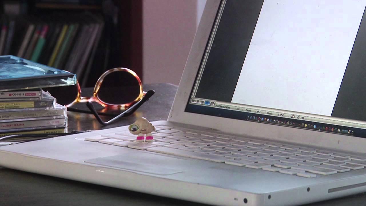 Marcel the Shell with Shoes On, Two Trailer
