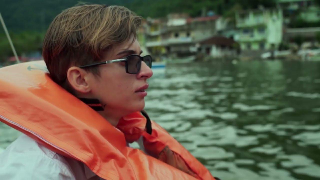 Me busco lejos Trailer