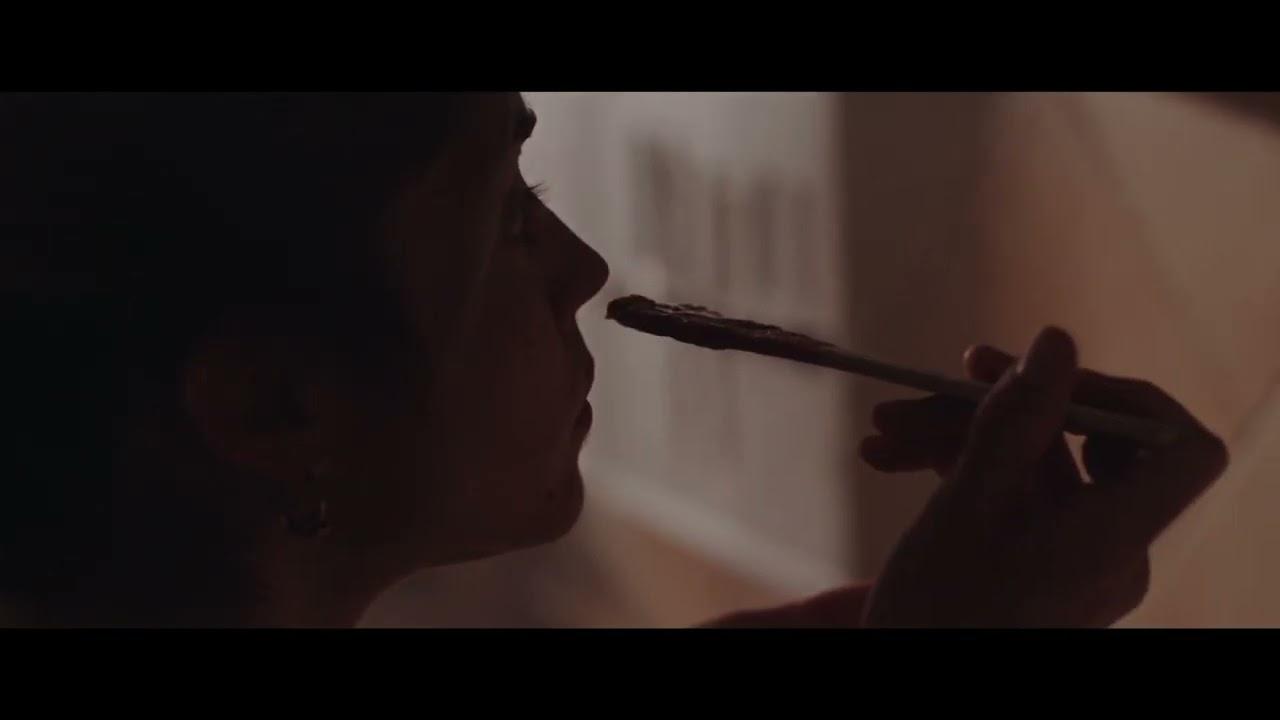 Son visage Trailer