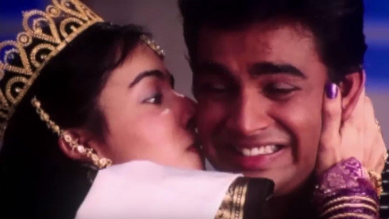 Paarthale Paravasam Trailer