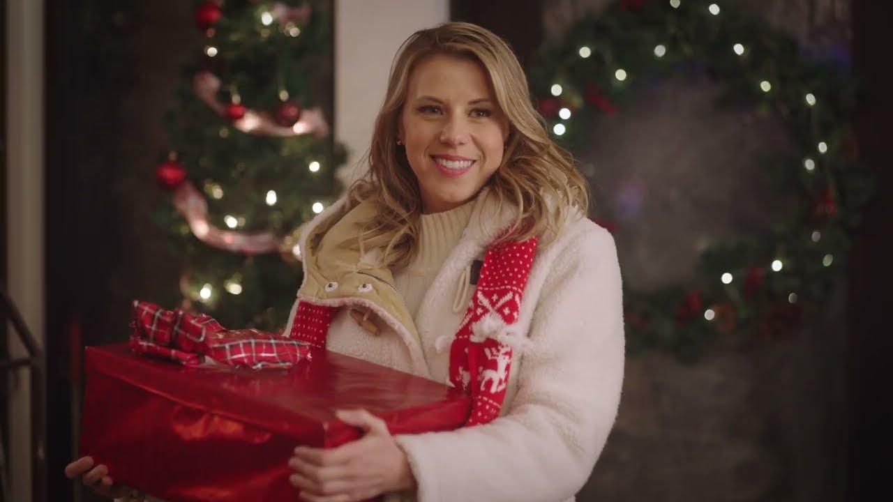 A Cozy Christmas Inn Trailer