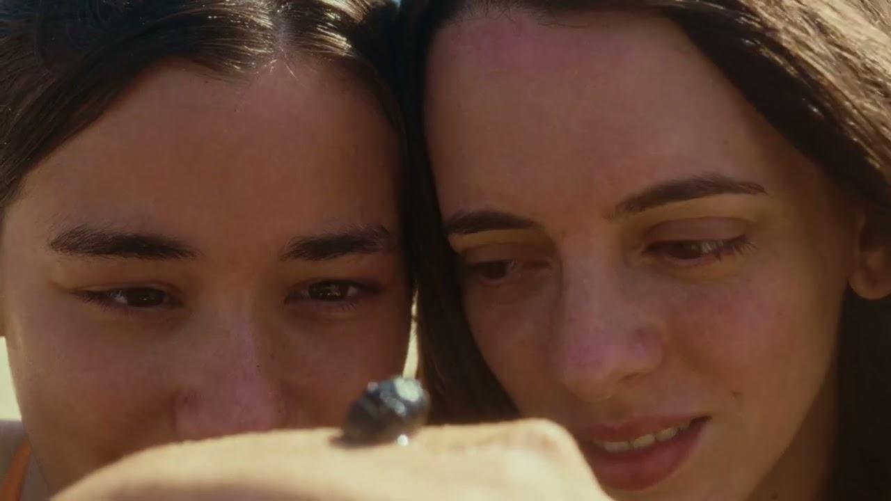 Mareas a la deriva Trailer