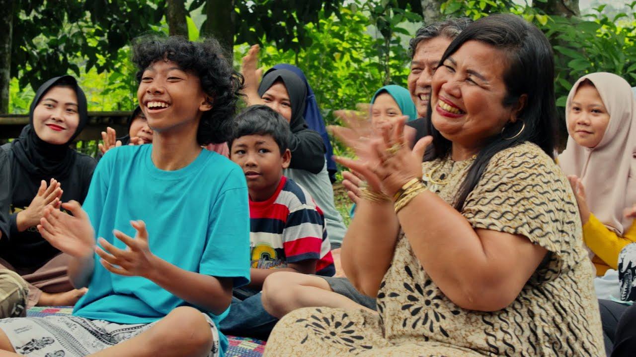 Piringan Bermarka Biru Trailer