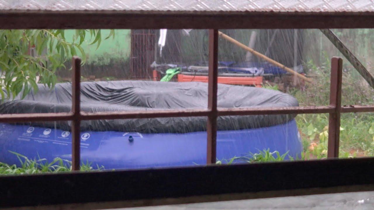 it rains on a saturday Trailer