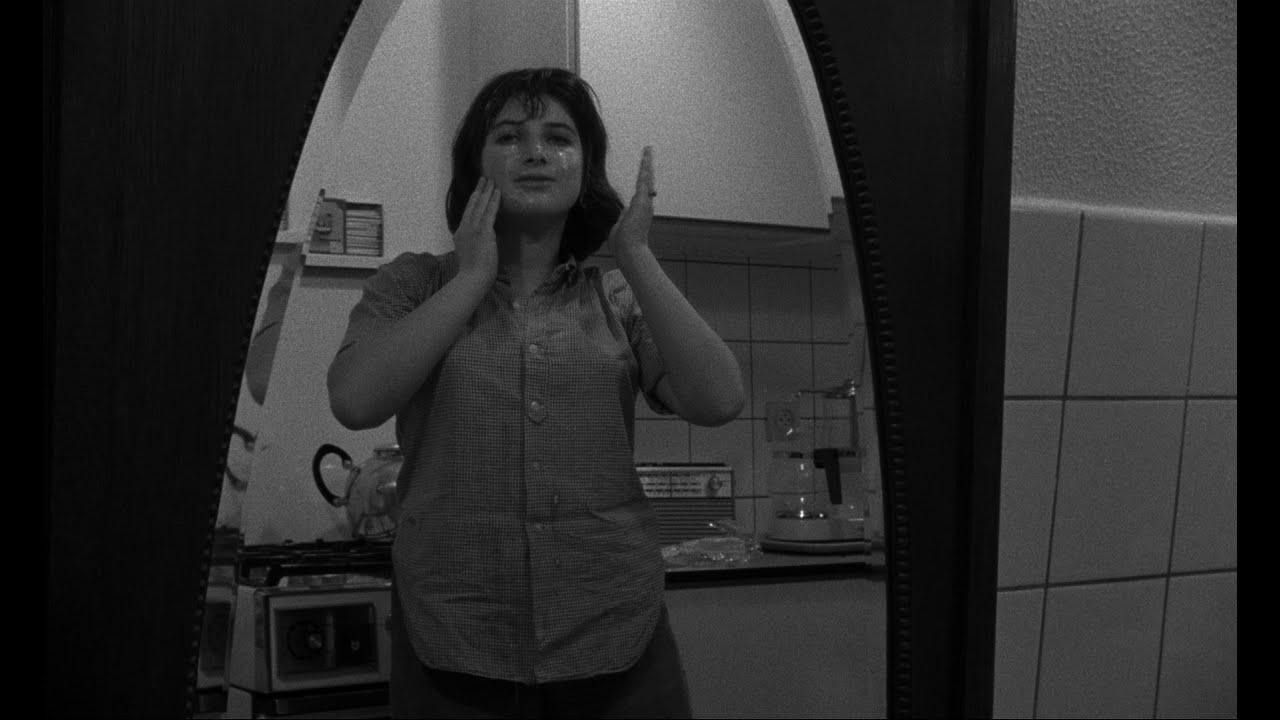 Saute ma ville Trailer