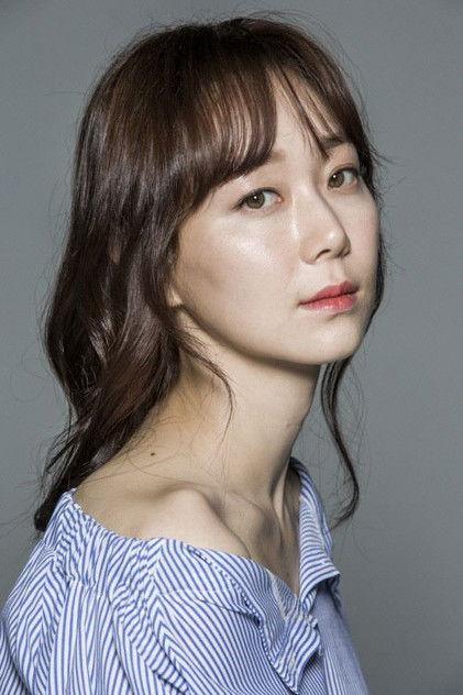 Lee You-young - Actor Profile Photo