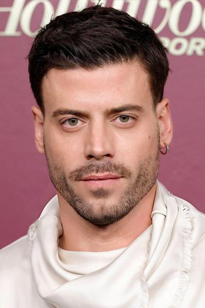 François Arnaud - Actor Profile Photo