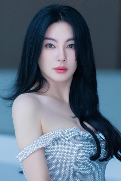 Zhang Yuqi - Actor Profile Photo