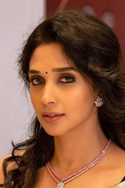 Nyla Usha - Actor Profile Photo