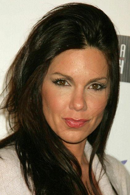 Tessie Santiago - Actor Profile Photo
