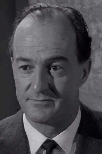 Ewen Solon - Actor Profile Photo