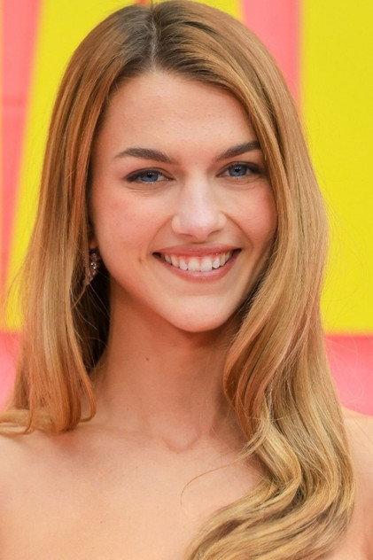 Chloe East - Actor Profile Photo