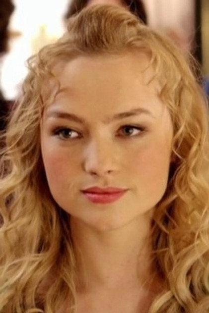 Kyra Sophia Kahre - Actor Profile Photo