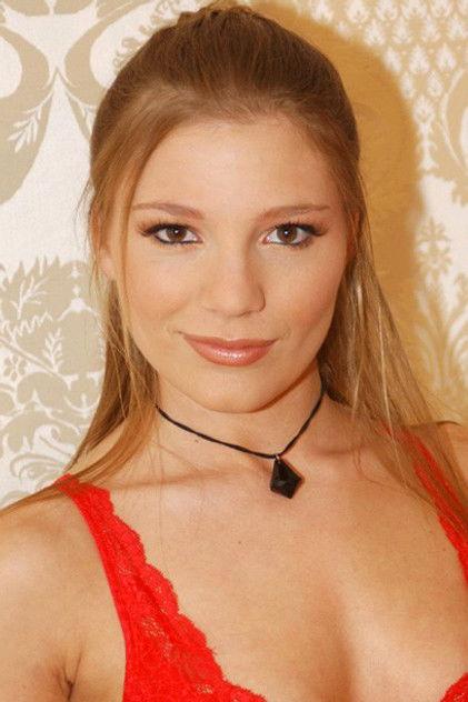 Aurora Snow - Actor Profile Photo