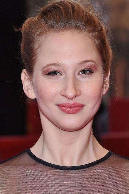 Réka Tenki - Actor Profile Photo