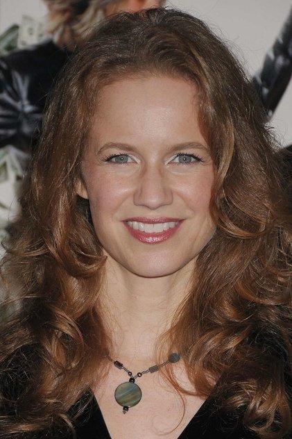 Laura Cayouette - Actor Profile Photo