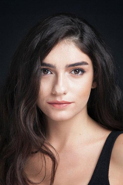 Hazar Ergüçlü - Actor Profile Photo