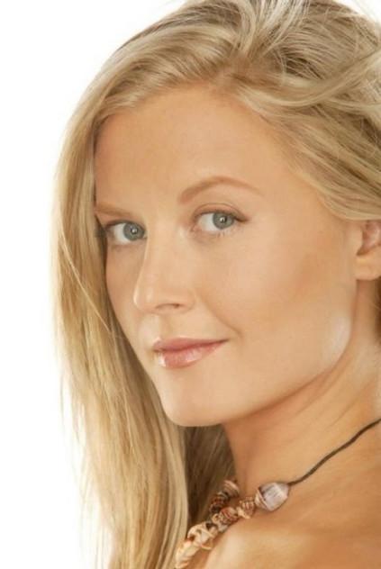 Carrie Anne Fleming - Actor Profile Photo