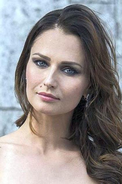 Anna Safroncik - Actor Profile Photo
