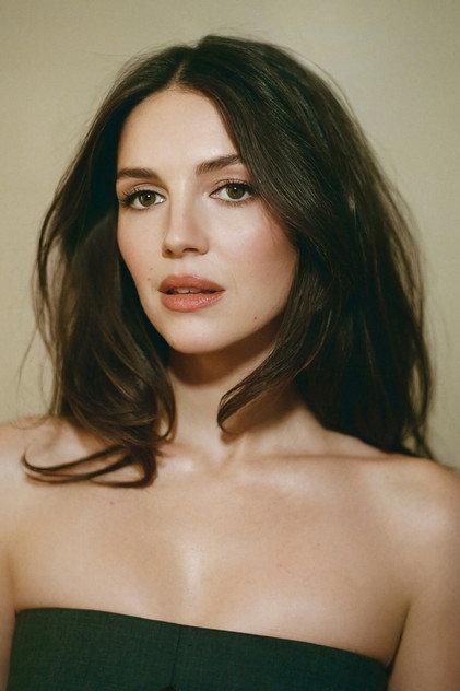 Ella Hunt - Actor Profile Photo