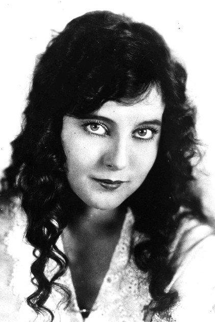Lottie Pickford - Actor Profile Photo
