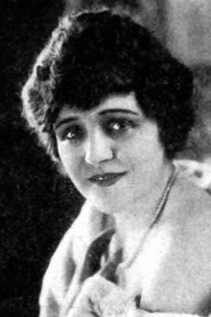 Lila Leslie - Actor Profile Photo