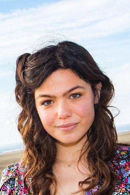 Abbey Hoes - Actor Profile Photo