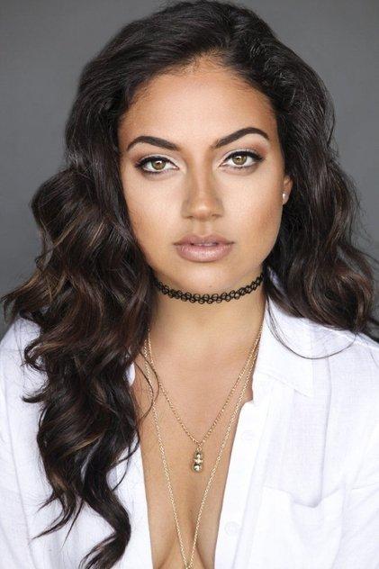 Inanna Sarkis - Actor Profile Photo
