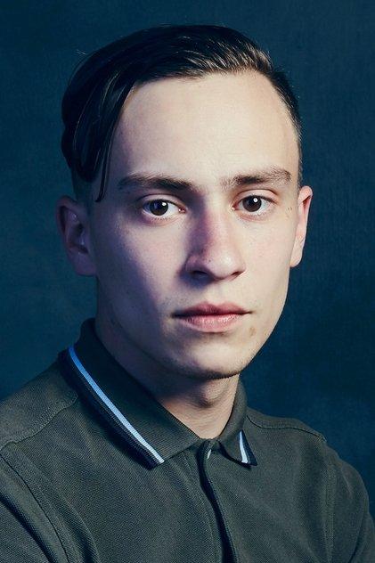 Keir Gilchrist - Actor Profile Photo