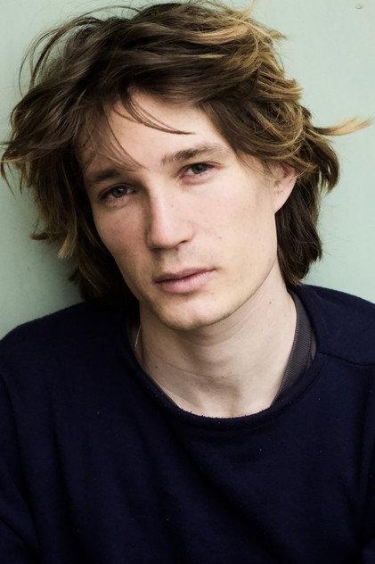 Sven Gielnik - Actor Profile Photo