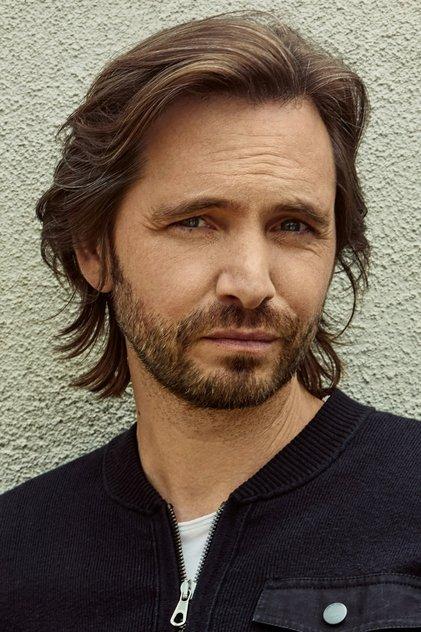 Aaron Stanford - Actor Profile Photo