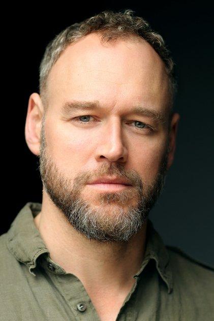 Elliot Cowan - Actor Profile Photo
