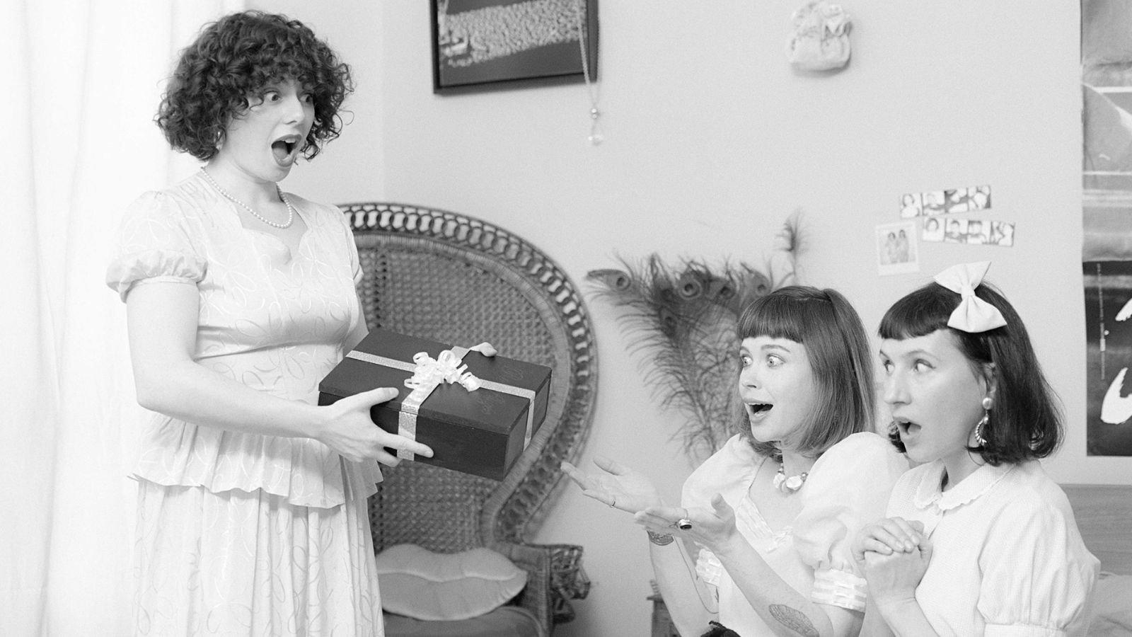 Romy & Laure... and the Mystery of the Enchanted Plug 2021 movie scene