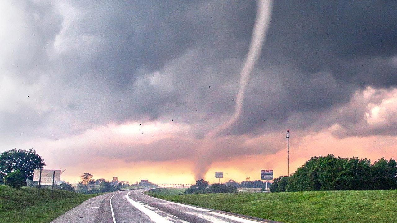Traqueurs de tornades 2022 movie scene