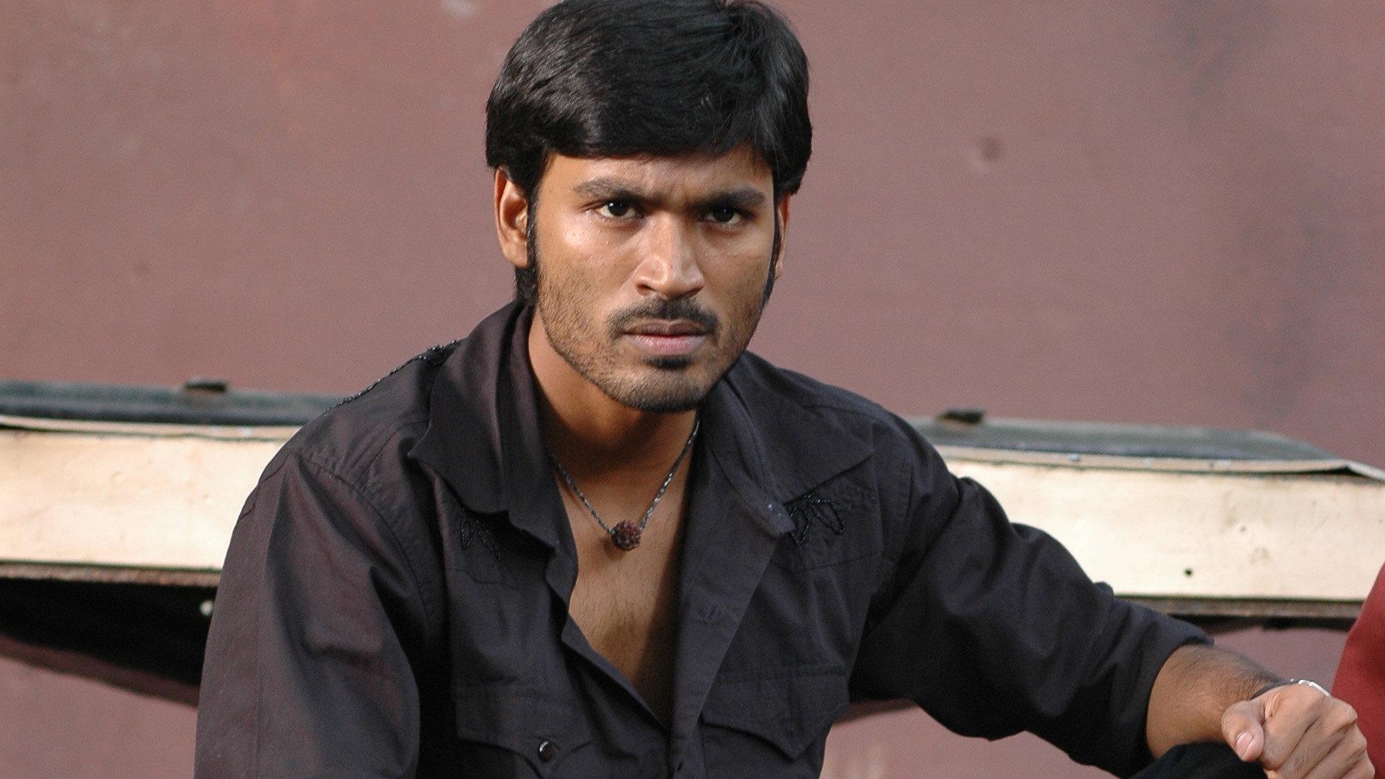Padikathavan 2009 movie scene