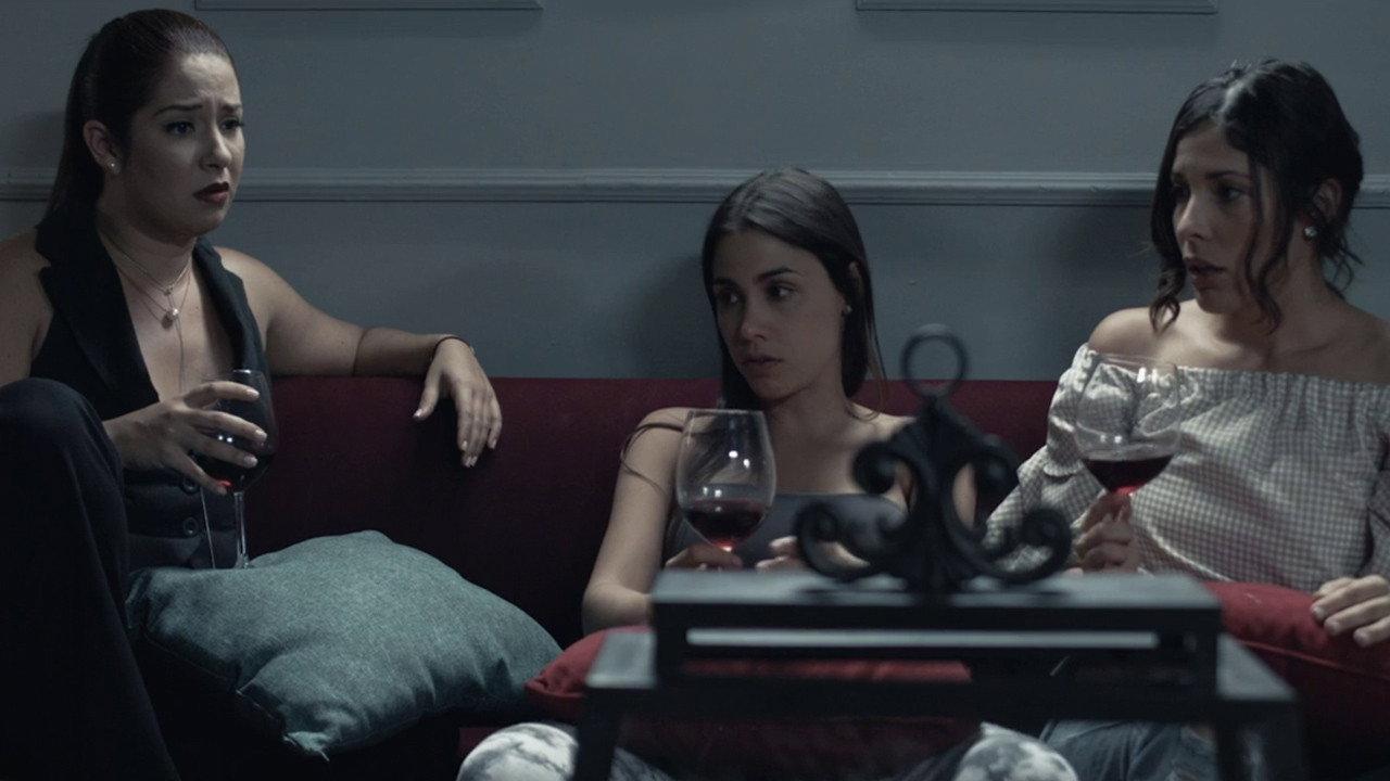 Solteras Indisponibles 2017 movie scene