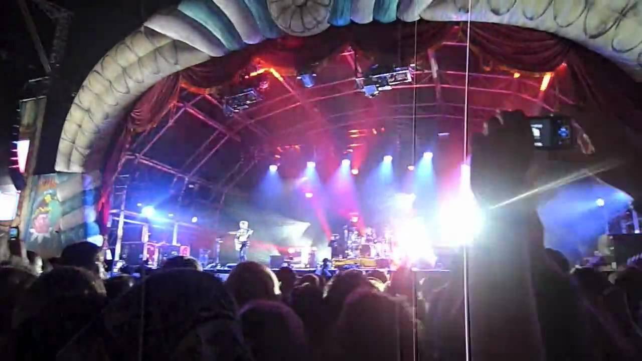 Muse: A Seaside Rendezvous 2009 movie scene