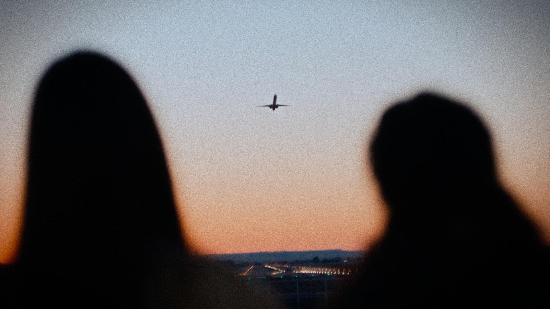 Aviones 2026 movie scene