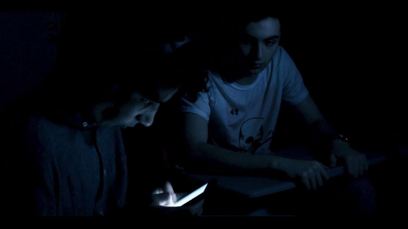 Conectado 2019 movie scene