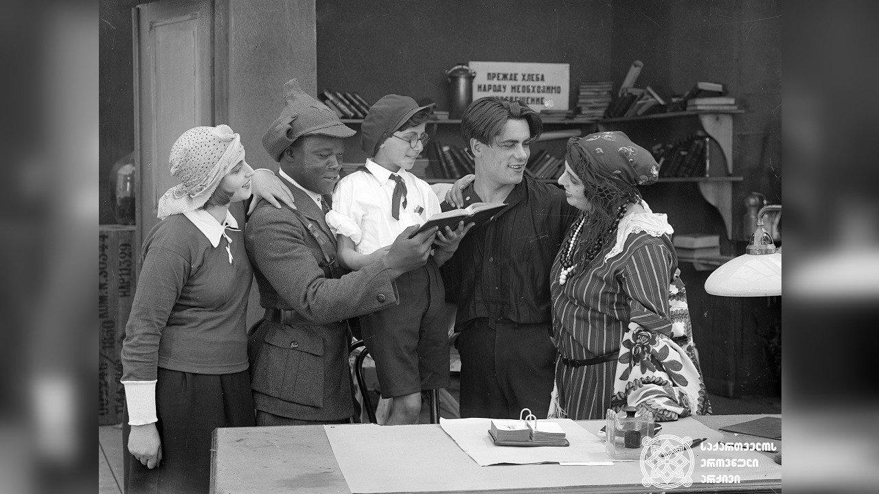 Ilan Dili 1926 movie scene