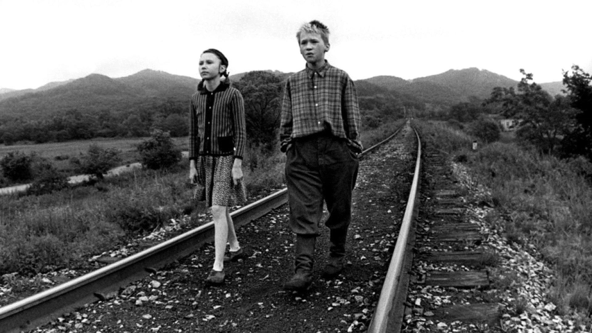 Freeze, Die, Come to Life 1990 movie scene