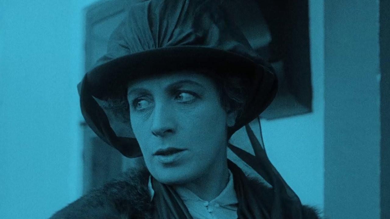 Thora van Deken 1920 movie scene