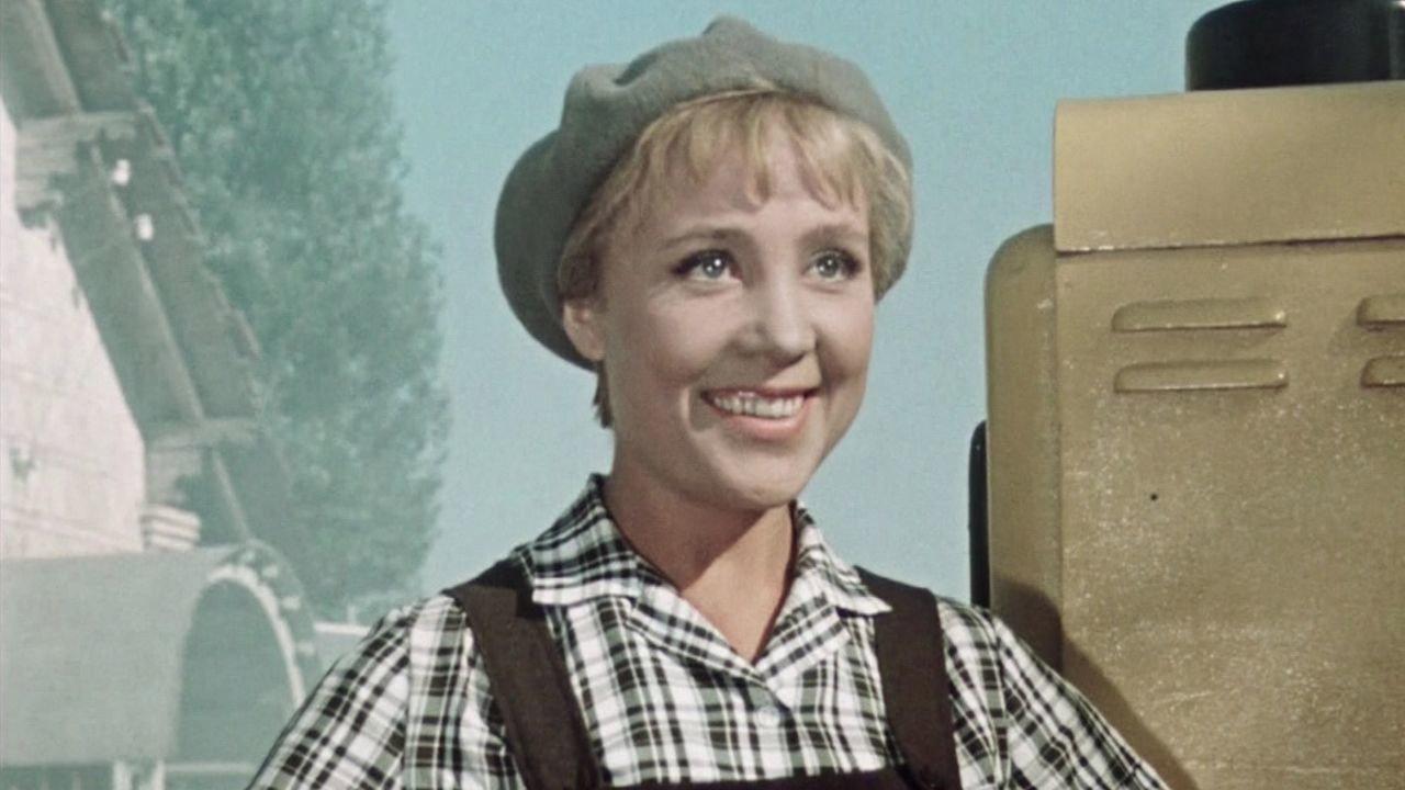 Gas Station Queen 1963 movie scene