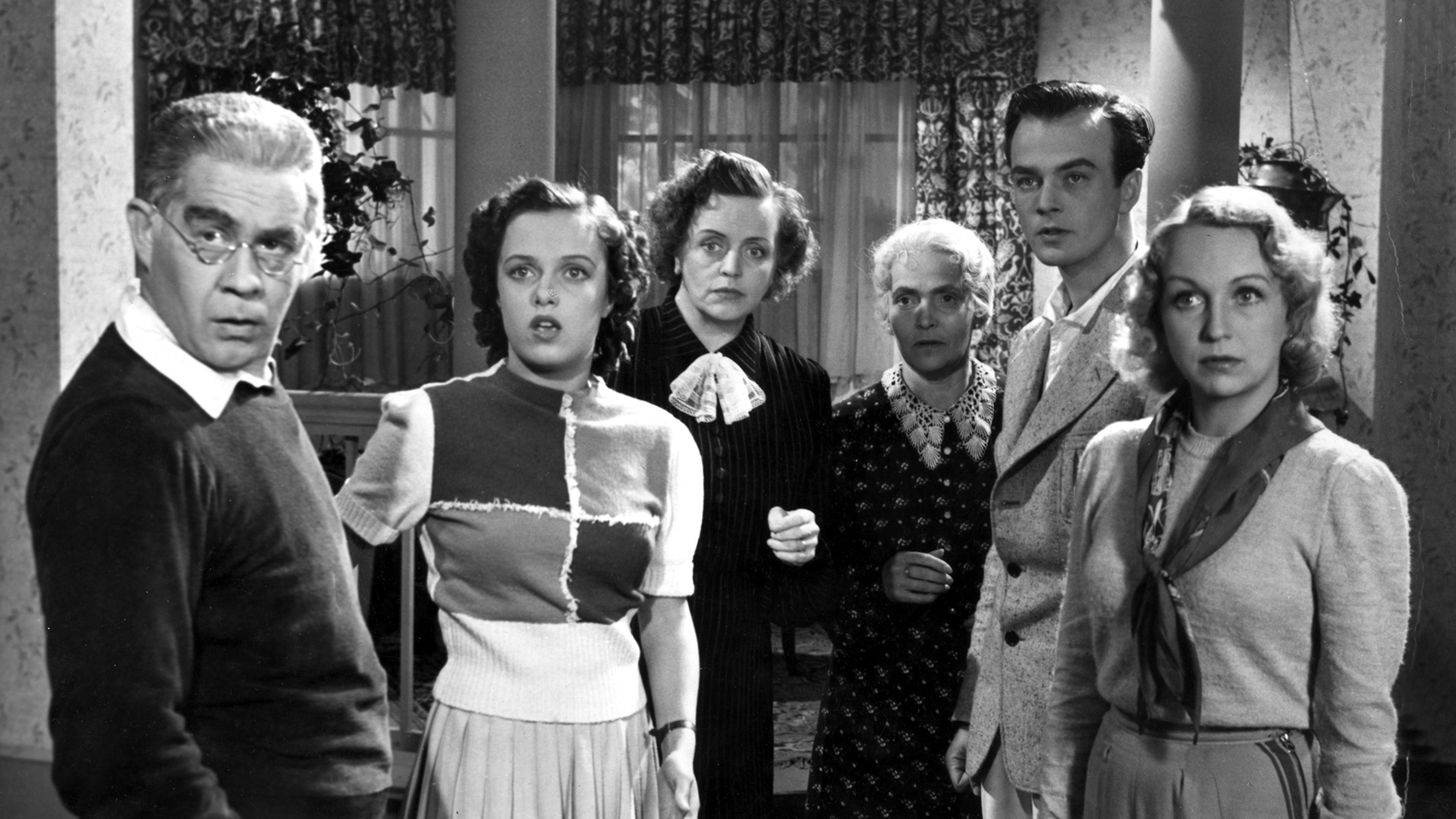 Hopeakihlajaiset 1942 movie scene