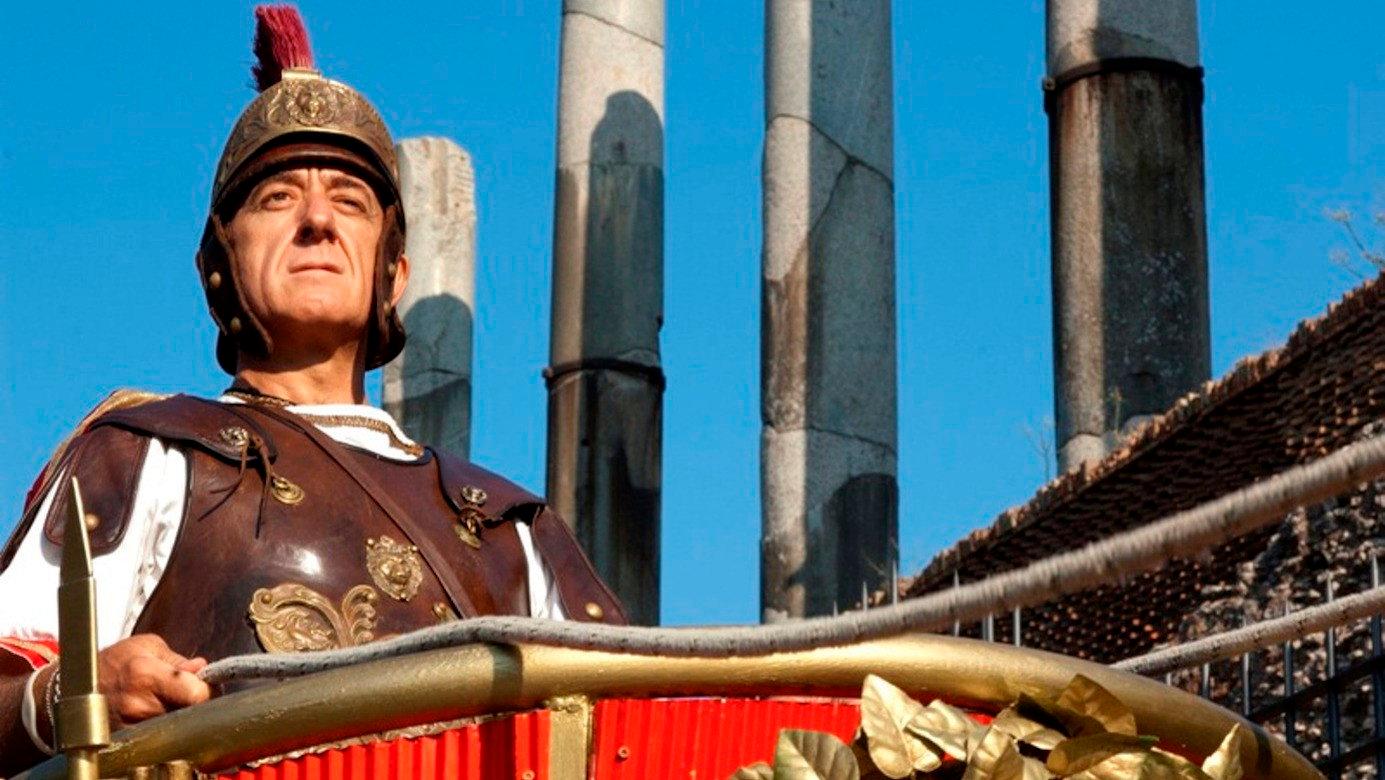 Benur: Un Gladiatore In Affitto 2013 movie scene