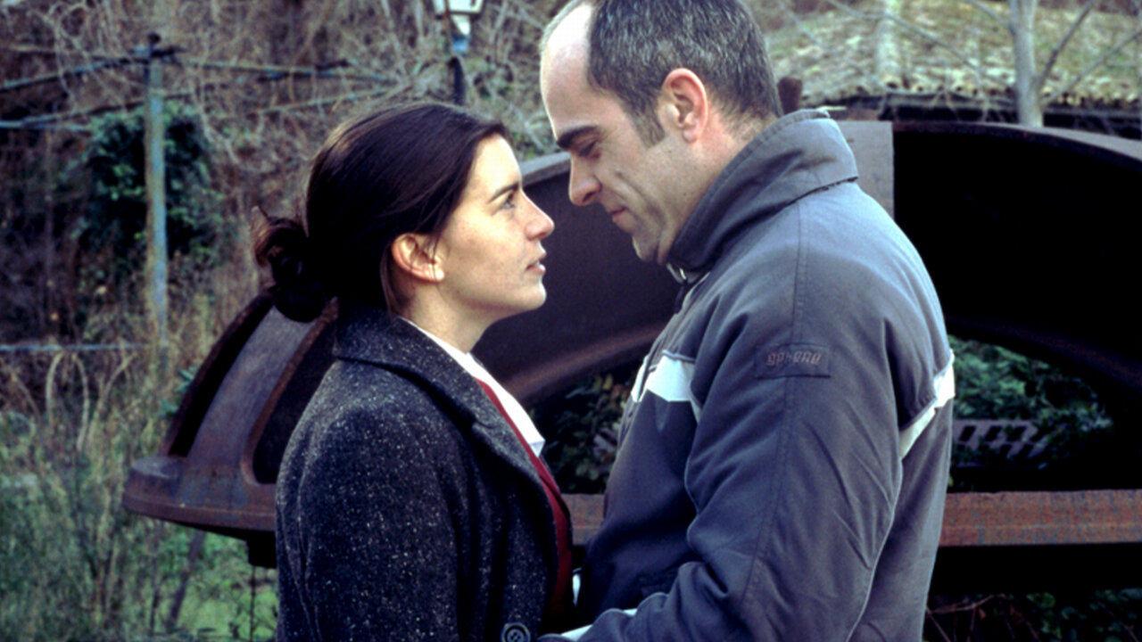 Take My Eyes 2003 movie scene