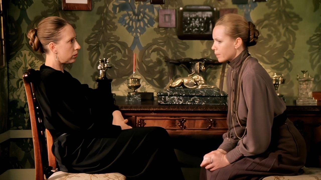Vassa 1983 movie scene
