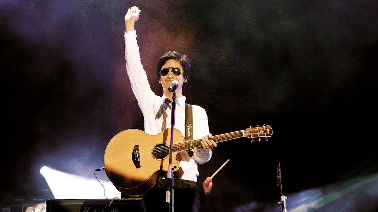 Eraserheads: The Reunion Concert 2008 movie scene